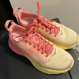 Women’s hoka one one Mach 3